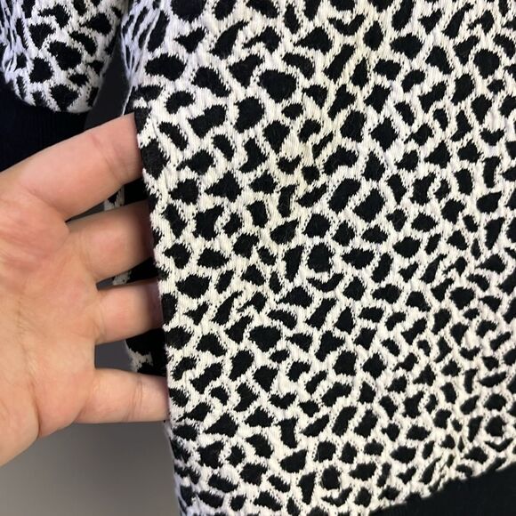 Two by Vince Camuto Abstract Black/off White Print 3/4 Sleeves w/ Pockets Top-Sm - Picture 4 of 9